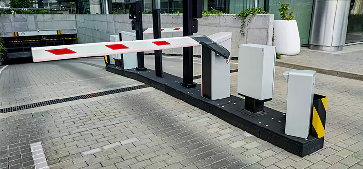 Custom Gate Design & Integration Urbana